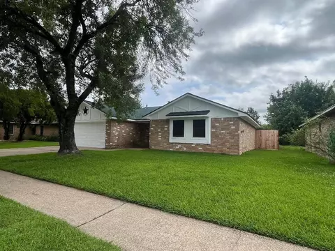 5111 Maple Dr, Baytown, TX 77521