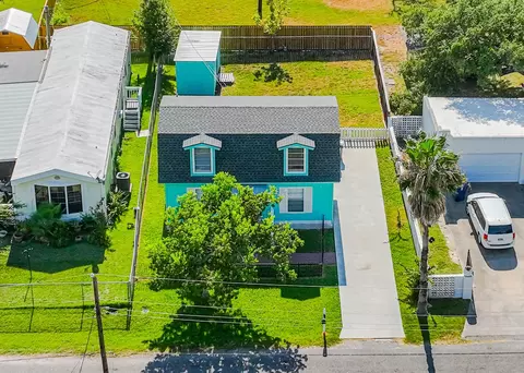 309 Timothy St, Rockport, TX 78382