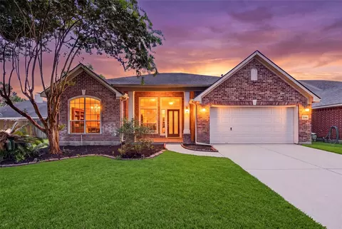 3146 Autumnjoy Dr, Pearland, TX 77584