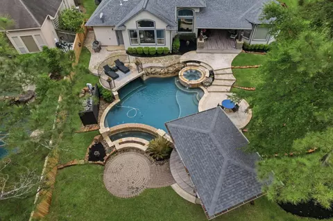 63 W Horizon Ridge Pl, The Woodlands, TX 77381