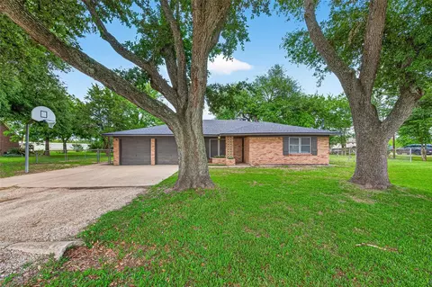 9219 Kostelnik St, Needville, TX 77461