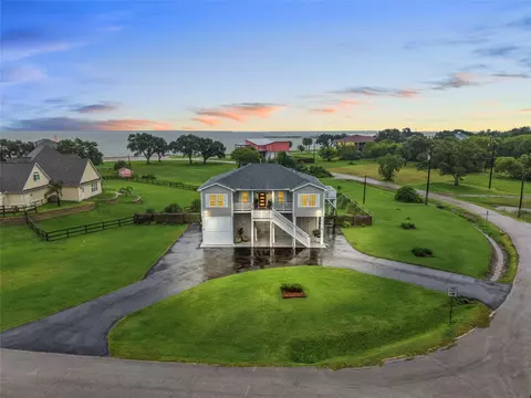 4 Shore Acres Cir, Shoreacres, TX 77571