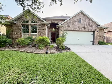 572 Southampton Ln, League City, TX 77573