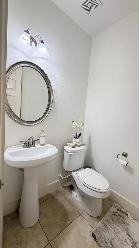Bath - 29522 Usonia Dr, Spring, TX 77386 photo 3 of 4