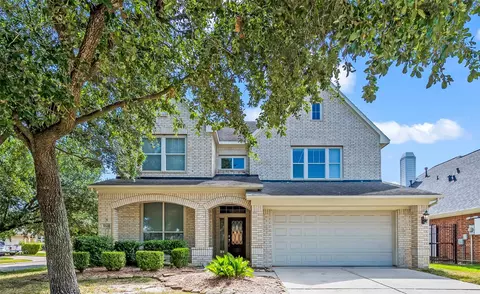 10130 Lakeside Gables Dr, Houston, TX 77065
