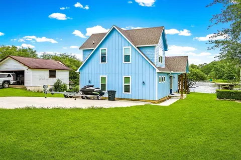 318 Harbor View Dr, Livingston, TX 77351