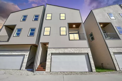 1216 E 34th St #C, Houston, TX 77022