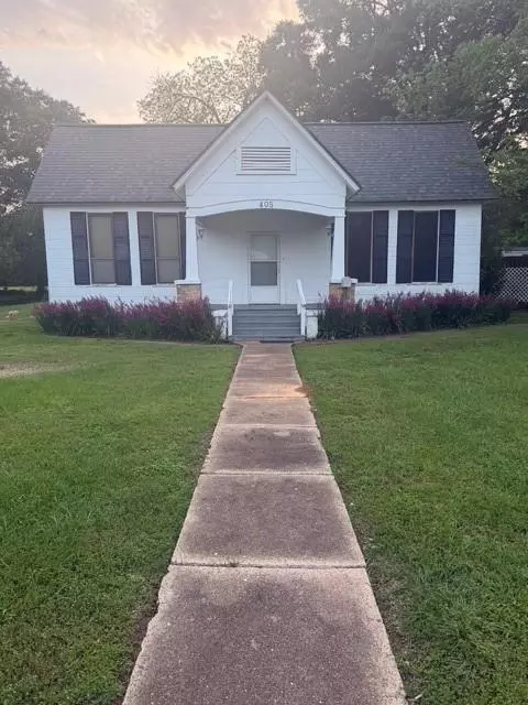 405 S 10th St, Crockett, TX 75835