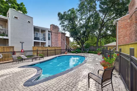Exterior - 2001 Bering Dr #2F, Houston, TX 77057 photo 3 of 9