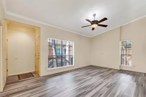 Living - 2001 Bering Dr #2F, Houston, TX 77057 photo 3 of 7