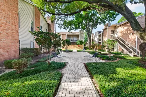 Exterior - 2001 Bering Dr #2F, Houston, TX 77057 photo 8 of 9