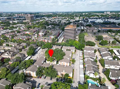 View/Area - 2001 Bering Dr #2F, Houston, TX 77057 photo 2 of 5