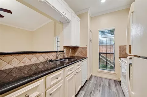 Kitchen - 2001 Bering Dr #2F, Houston, TX 77057 photo 3 of 3