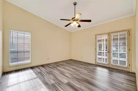 Living - 2001 Bering Dr #2F, Houston, TX 77057 photo 6 of 7