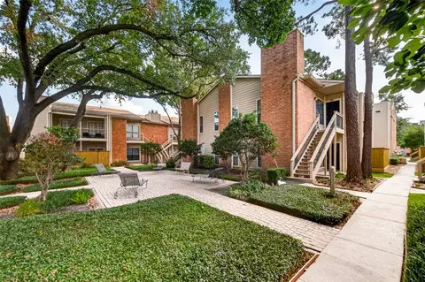 Exterior - 2001 Bering Dr #2F, Houston, TX 77057 photo 6 of 9
