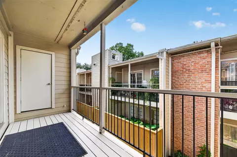Exterior - 2001 Bering Dr #2F, Houston, TX 77057 photo 1 of 9