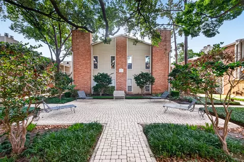 Exterior - 2001 Bering Dr #2F, Houston, TX 77057 photo 7 of 9