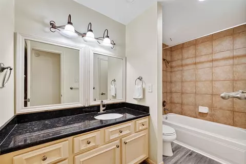 Bath - 2001 Bering Dr #2F, Houston, TX 77057 photo 2 of 2