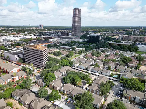 View/Area - 2001 Bering Dr #2F, Houston, TX 77057 photo 3 of 5