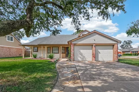 555 Shealy St, Webster, TX 77598