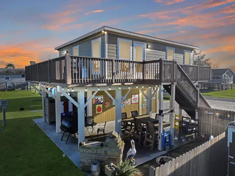 1322 Bahama Ln, Port Bolivar, TX 77650