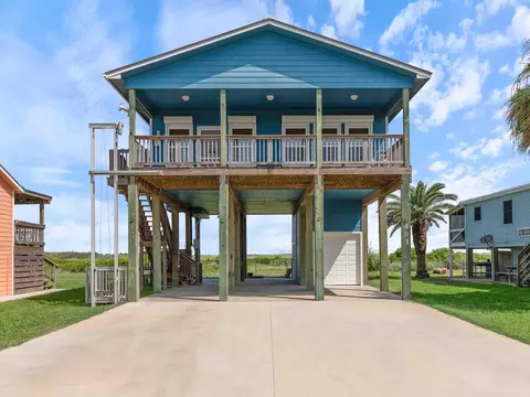 403 Beachfront Dr, Matagorda, TX 77457