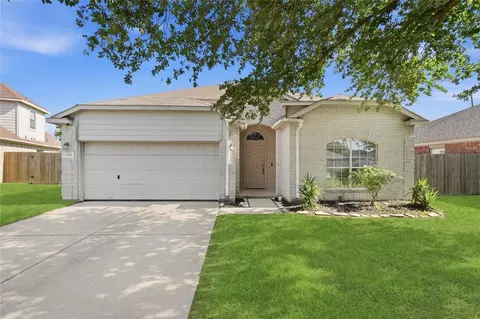 1707 N Highlands Xing, Highlands, TX 77562