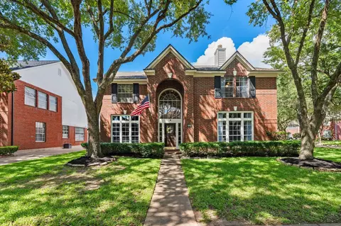 4902 Bend Ct, Sugar Land, TX 77478