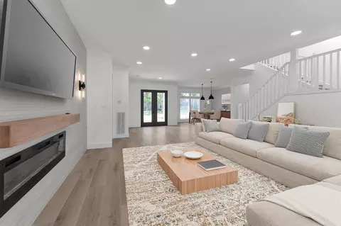 30 E Wedgemere Cir, The Woodlands, TX 77381