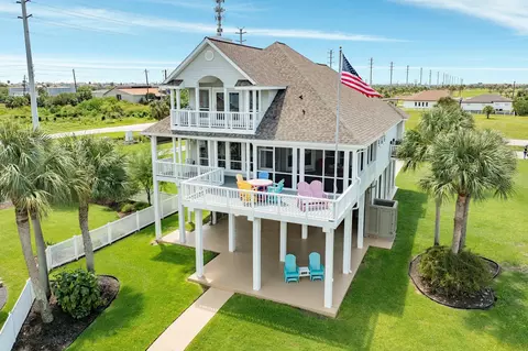 3635 Cove Ln, Galveston, TX 77554