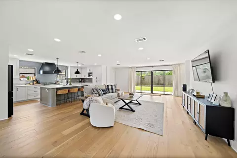 1902 Knoboak Cir, Houston, TX 77080