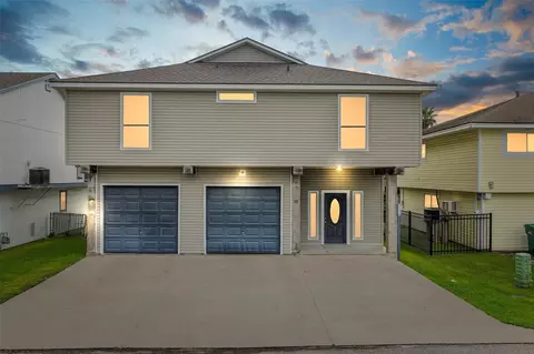 26 N Curlew St, La Marque, TX 77568