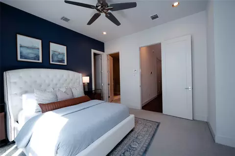 2826 Clay St, Houston, TX 77003