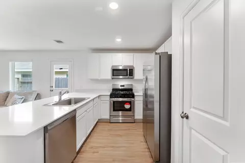 Kitchen - 2811 Via Augusta Dr, Conroe, TX 77301 photo 2 of 2
