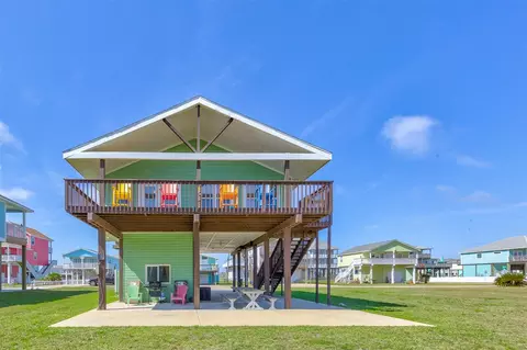 23005 Fresca St, Galveston, TX 77554