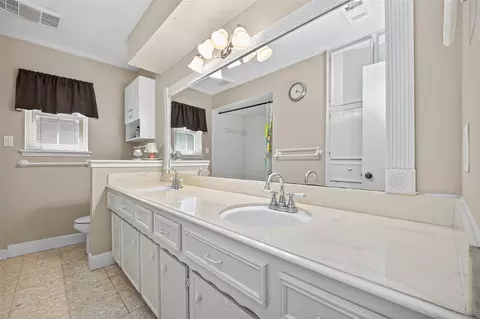 Bath - 558 Landfall Ln, Conroe, TX 77302 photo 2 of 5