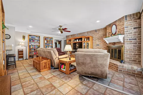 Living - 558 Landfall Ln, Conroe, TX 77302 photo 1 of 2