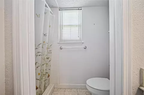 Bath - 558 Landfall Ln, Conroe, TX 77302 photo 5 of 5