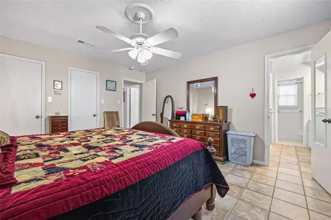 Bedroom - 558 Landfall Ln, Conroe, TX 77302 photo 4 of 4