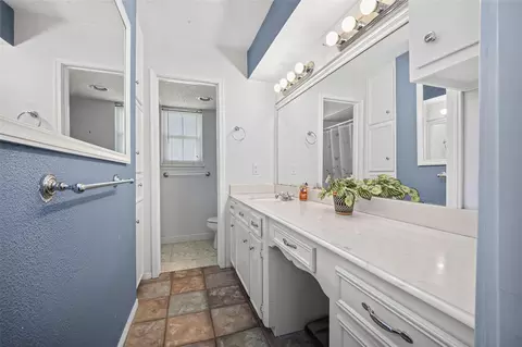 Bath - 558 Landfall Ln, Conroe, TX 77302 photo 4 of 5