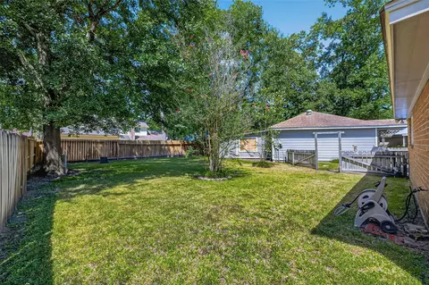 Exterior - 558 Landfall Ln, Conroe, TX 77302 photo 10 of 15