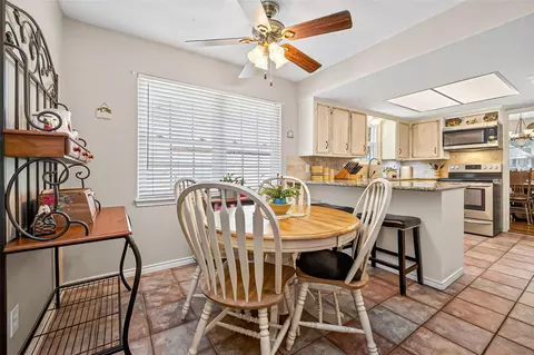 Dining - 558 Landfall Ln, Conroe, TX 77302 photo 3 of 3