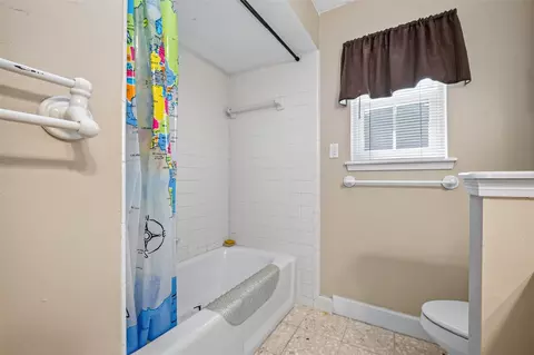 Bath - 558 Landfall Ln, Conroe, TX 77302 photo 3 of 5
