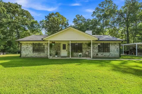 215 Lazy Oak Dr, Livingston, TX 77351