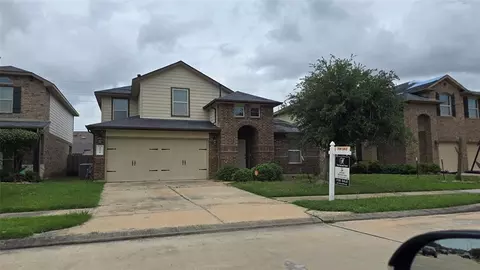 1830 Bravos Manor Ln, Fresno, TX 77545