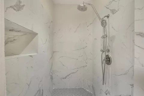 Bath - 25507 Long Iron Ct, Spring, TX 77389 photo 2 of 6