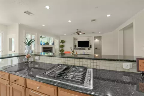Kitchen - 25507 Long Iron Ct, Spring, TX 77389 photo 5 of 6