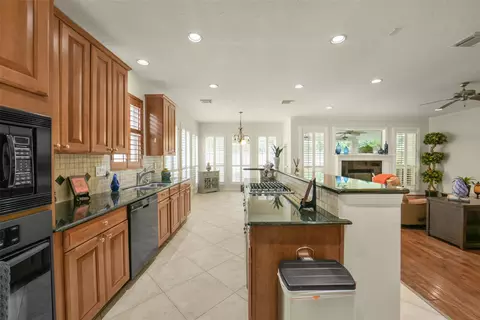 Kitchen - 25507 Long Iron Ct, Spring, TX 77389 photo 6 of 6