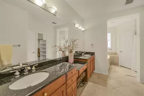 Bath - 25507 Long Iron Ct, Spring, TX 77389 photo 4 of 6
