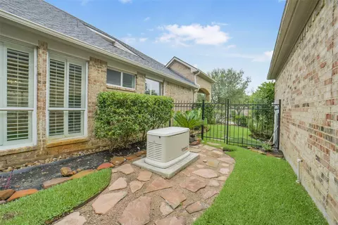 Exterior - 25507 Long Iron Ct, Spring, TX 77389 photo 4 of 9